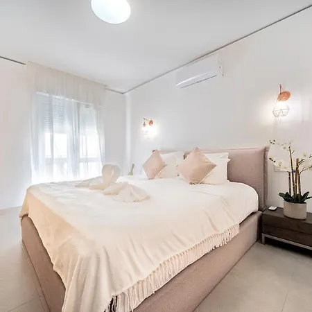 Luxury Escape In Puerto Banus Apartment Marbella